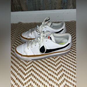 Nike white court legacy next nature size 7 women’s trainer sneakers